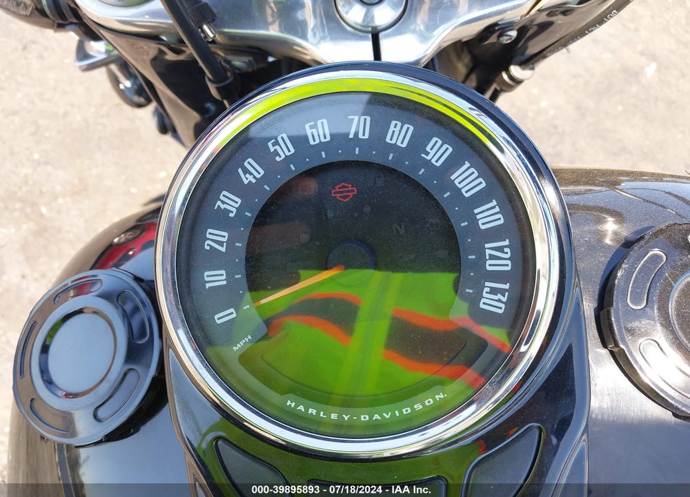 2018 HARLEY-DAVIDSON FLHCS HERITAGE CLASSIC 114 VIN: 1HD1YBK31JC015993