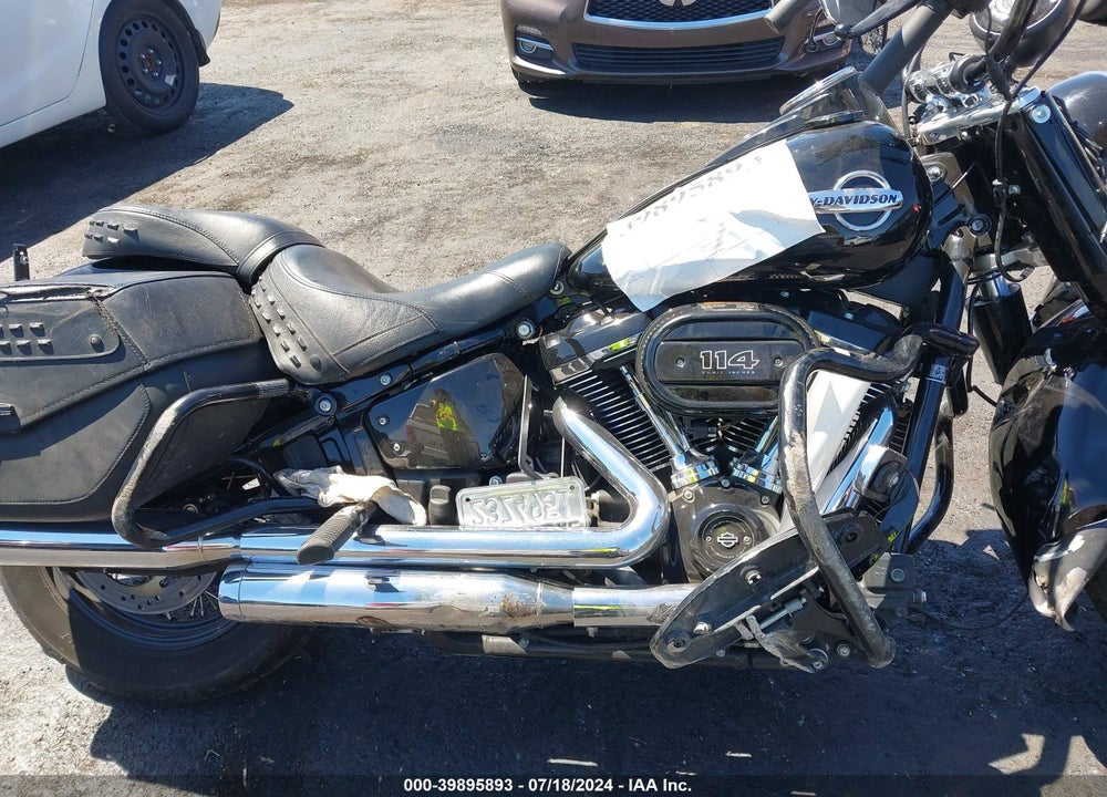 2018 HARLEY-DAVIDSON FLHCS HERITAGE CLASSIC 114 VIN: 1HD1YBK31JC015993