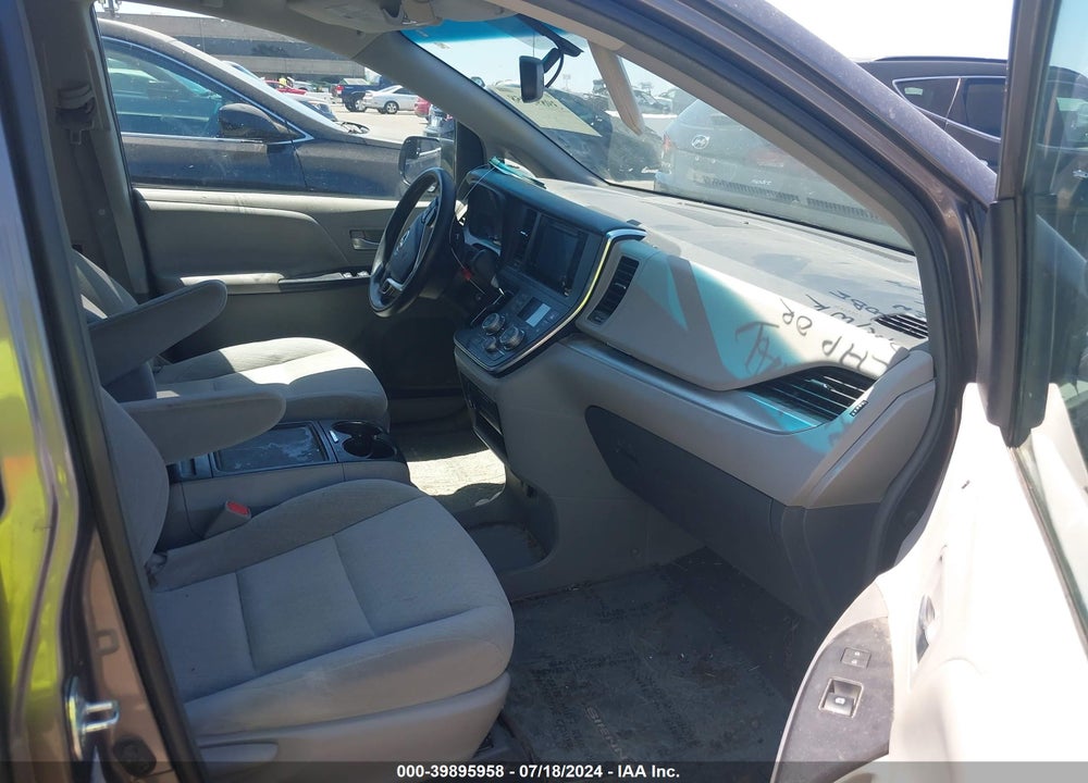 2017 TOYOTA SIENNA LE 7 PASSENGER VIN: 5TDJZ3DC0HS172165