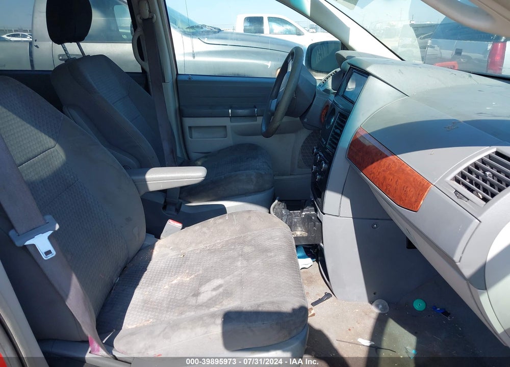 2008 CHRYSLER TOWN & COUNTRY LX VIN: 2A8HR44H28R748761