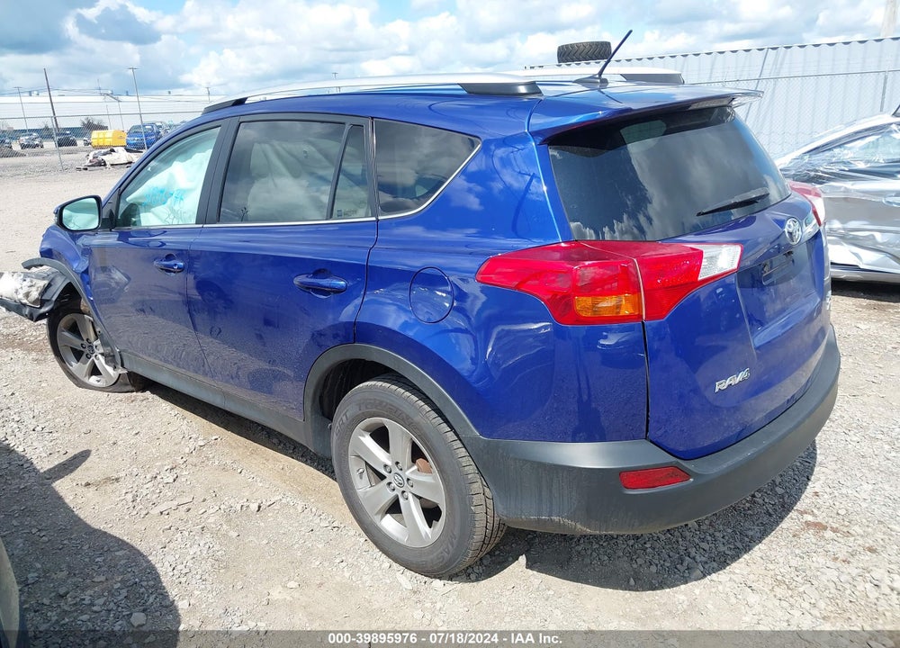 2015 TOYOTA RAV4 XLE VIN: 2T3RFREV3FW365517