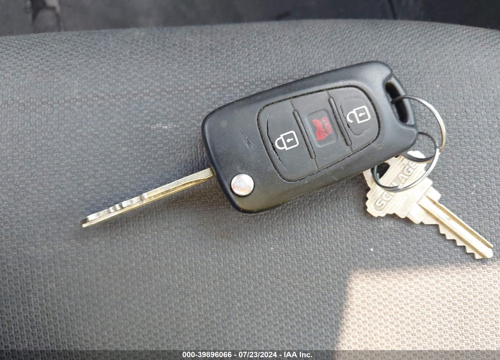 2011 KIA SOUL VIN: KNDJT2A26B7315015