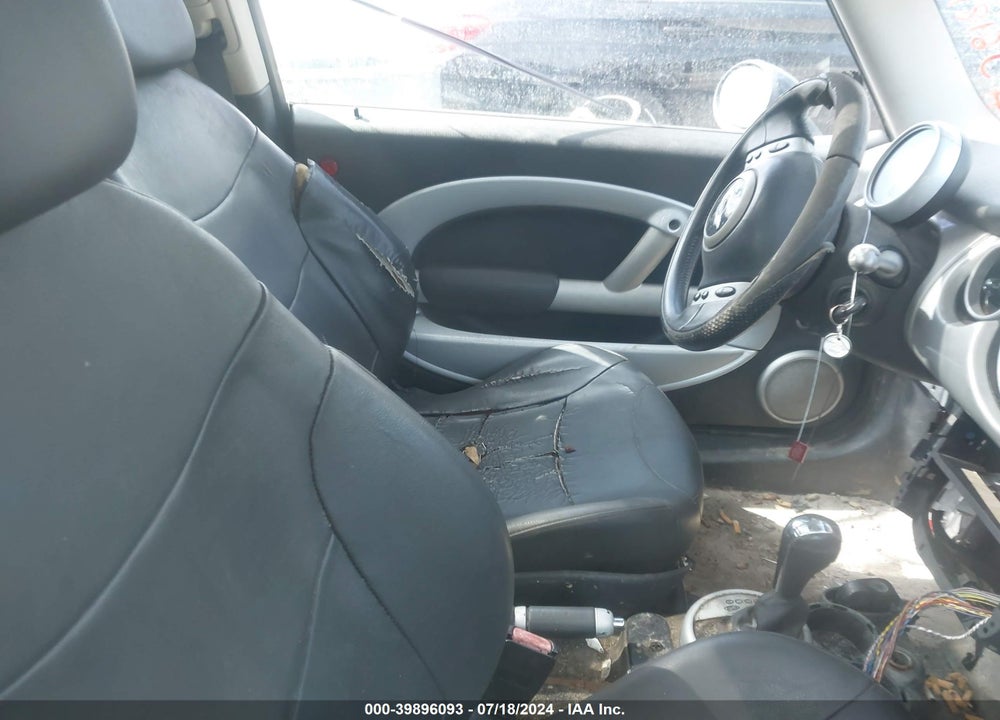 2004 MINI COOPER VIN: WMWRC33494TJ61818