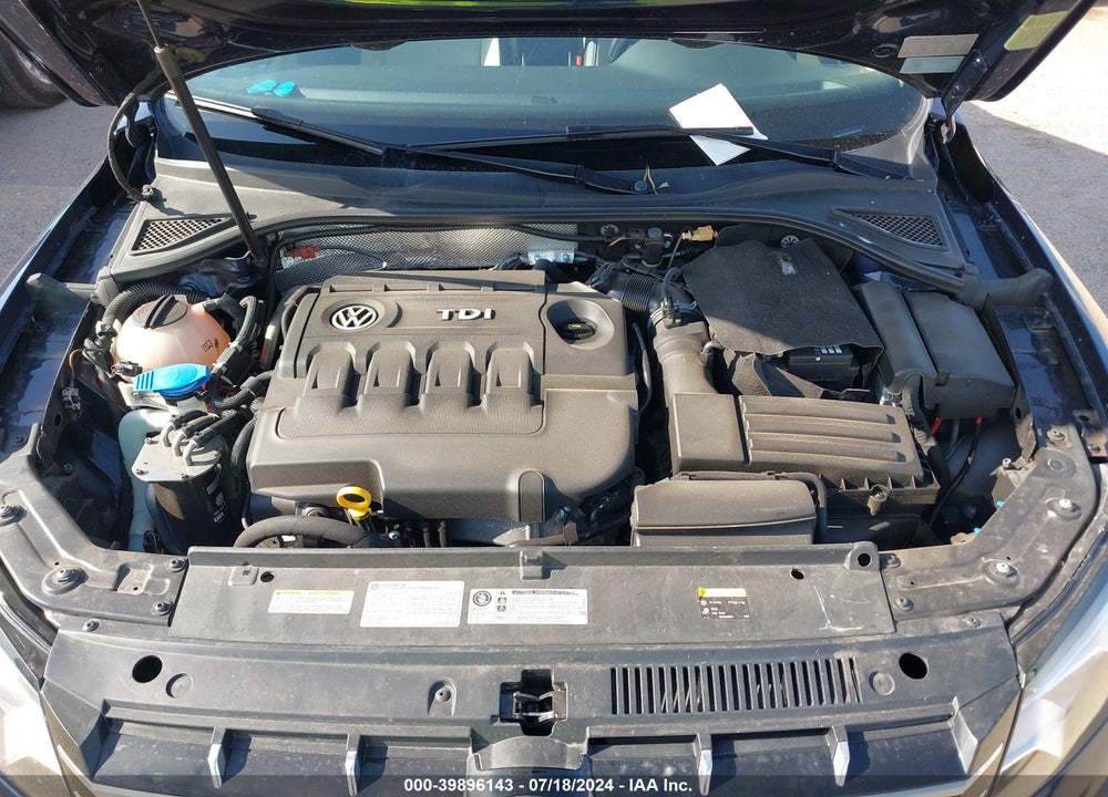 2015 VOLKSWAGEN PASSAT 2.0L TDI SE VIN: 1VWBV7A37FC067470