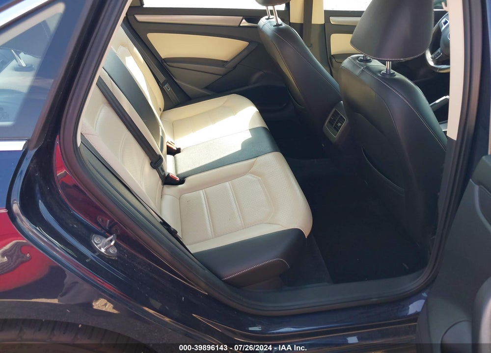 2015 VOLKSWAGEN PASSAT 2.0L TDI SE VIN: 1VWBV7A37FC067470
