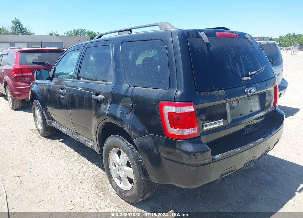 2011 FORD ESCAPE VIN: 1FMCU0D70BKB11742