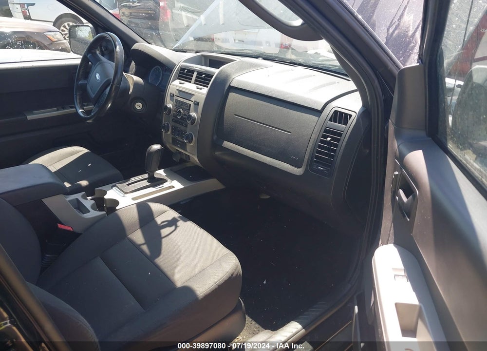 2011 FORD ESCAPE VIN: 1FMCU0D70BKB11742