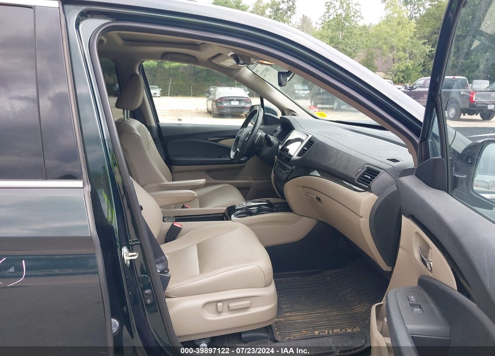 2017 HONDA PILOT TOURING VIN: 5FNYF5H9XHB005897