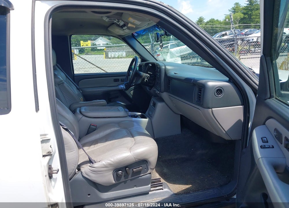 2001 CHEVROLET TAHOE LS/LT VIN: 1GNEK13T81R101500