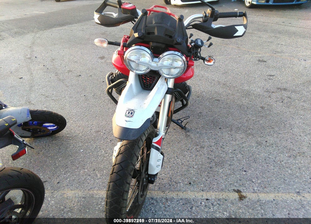 2020 MOTO GUZZI V85 TT VIN: ZGUKWU004LM000236