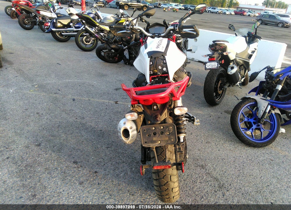 2020 MOTO GUZZI V85 TT VIN: ZGUKWU004LM000236