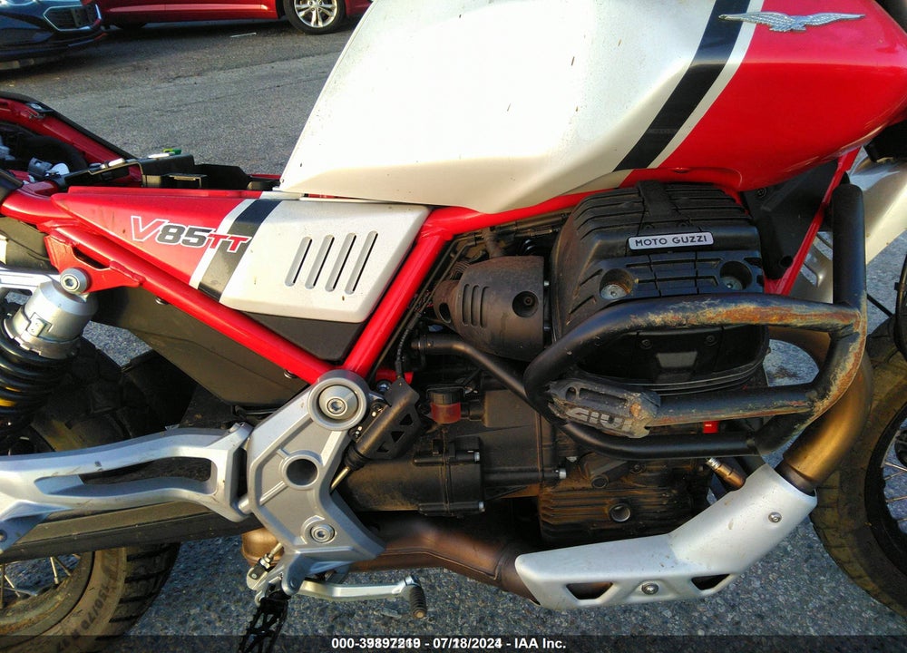 2020 MOTO GUZZI V85 TT VIN: ZGUKWU004LM000236