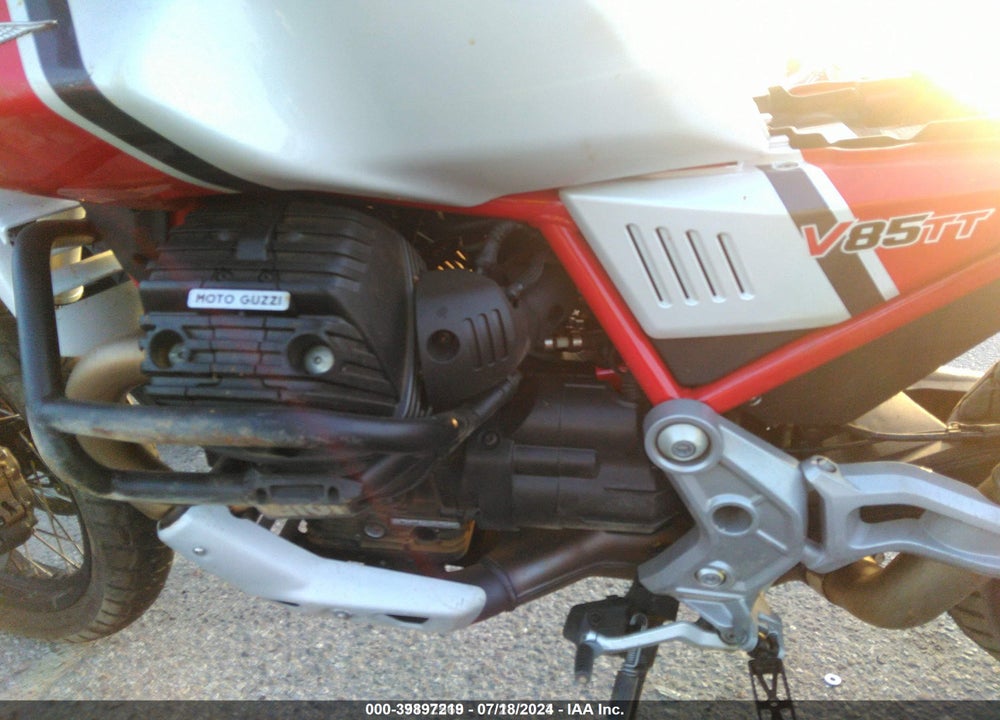 2020 MOTO GUZZI V85 TT VIN: ZGUKWU004LM000236