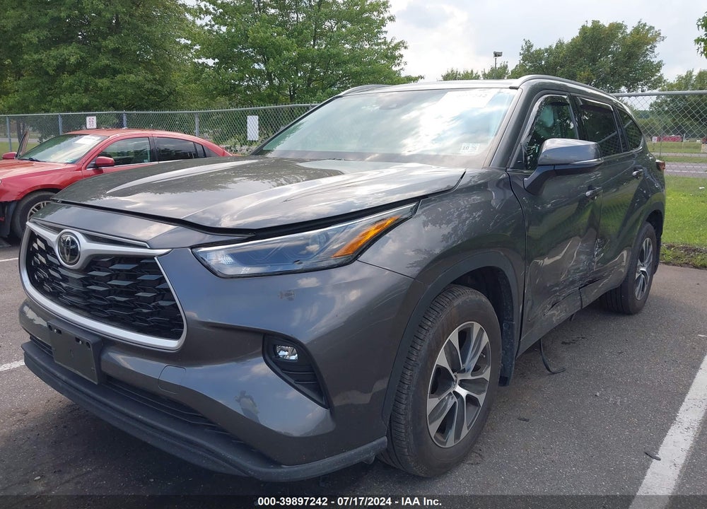 2022 TOYOTA HIGHLANDER XLE VIN: 5TDGZRBH5NS559818