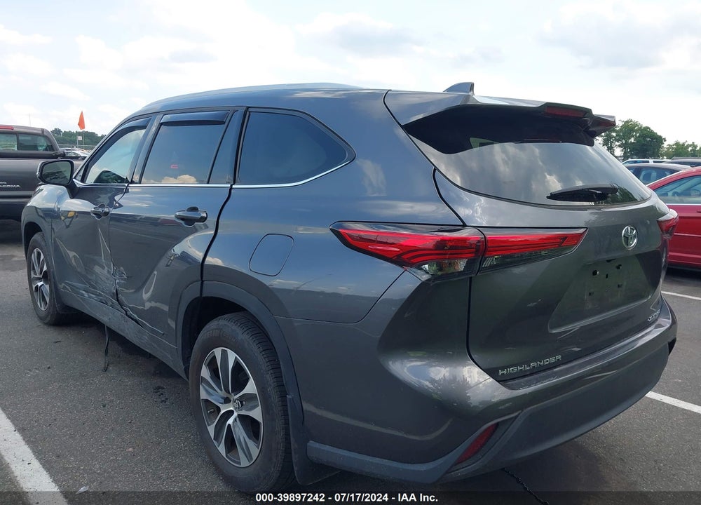 2022 TOYOTA HIGHLANDER XLE VIN: 5TDGZRBH5NS559818