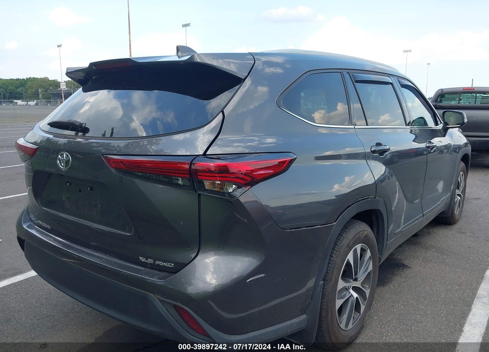 2022 TOYOTA HIGHLANDER XLE VIN: 5TDGZRBH5NS559818