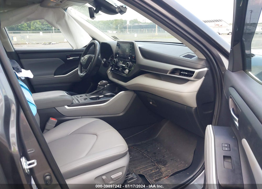 2022 TOYOTA HIGHLANDER XLE VIN: 5TDGZRBH5NS559818