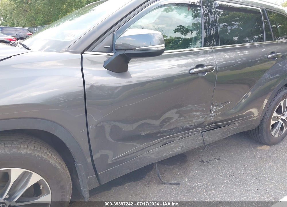 2022 TOYOTA HIGHLANDER XLE VIN: 5TDGZRBH5NS559818