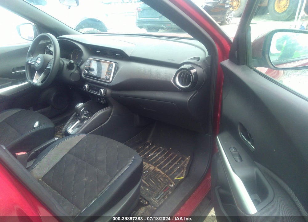 2018 NISSAN KICKS SV VIN: 3N1CP5CU3JL509334