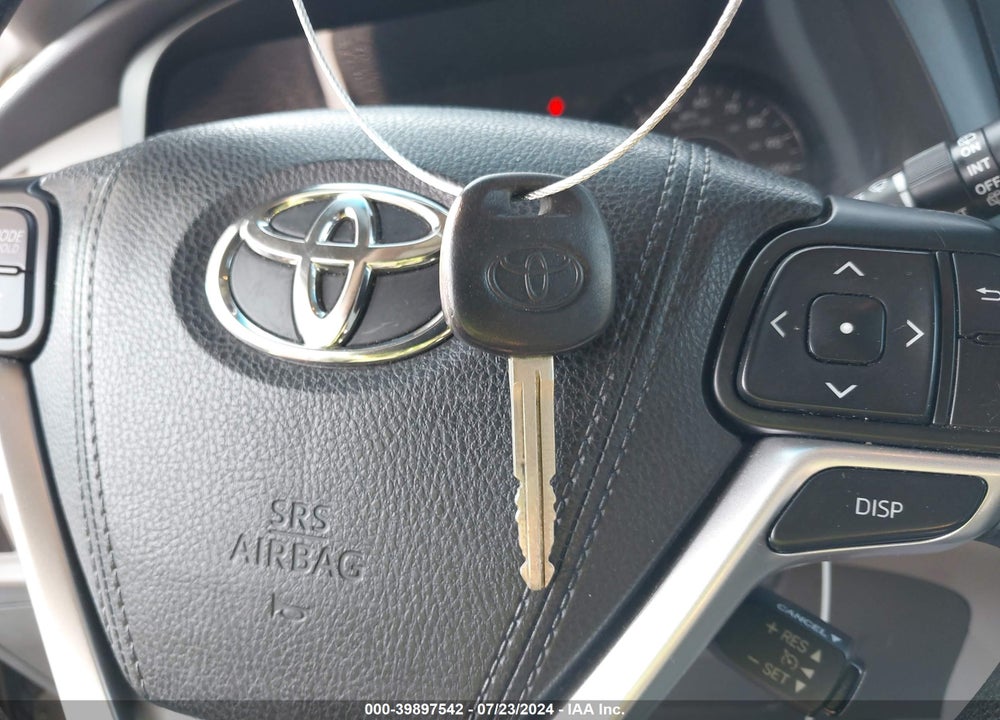 2017 TOYOTA SIENNA LE 8 PASSENGER VIN: 5TDKZ3DCXHS769585