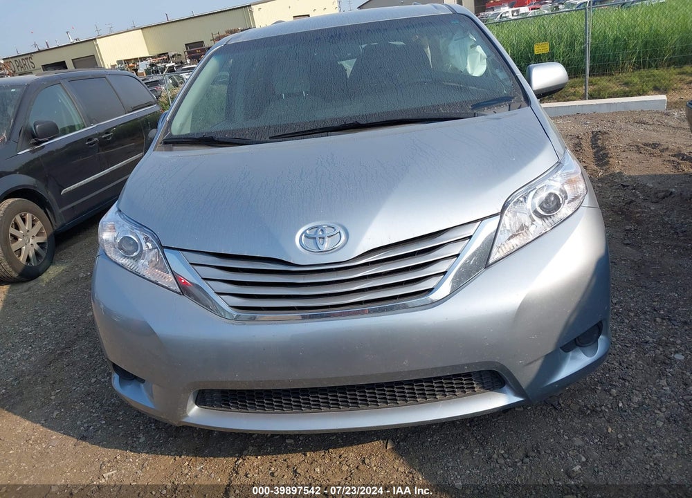 2017 TOYOTA SIENNA LE 8 PASSENGER VIN: 5TDKZ3DCXHS769585