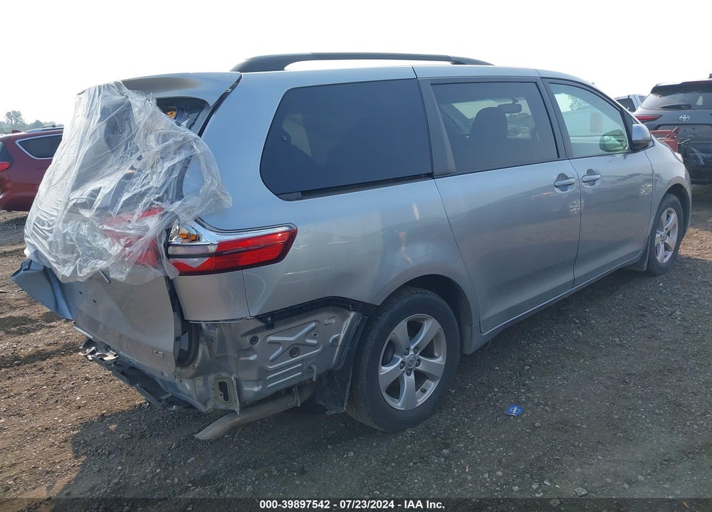 2017 TOYOTA SIENNA LE 8 PASSENGER VIN: 5TDKZ3DCXHS769585