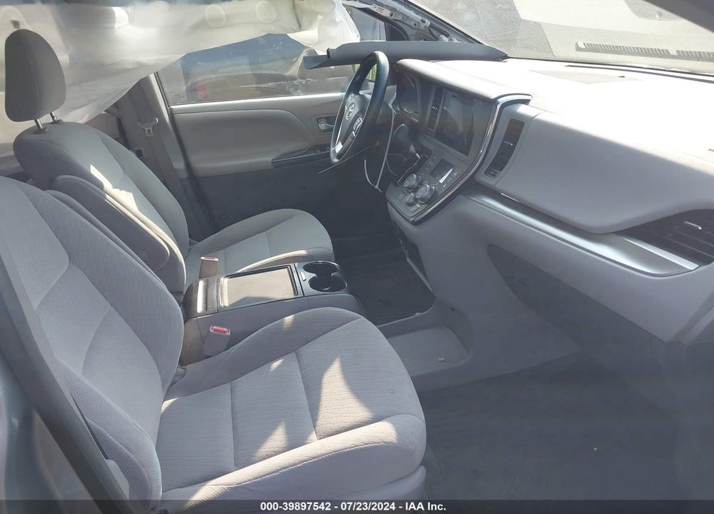 2017 TOYOTA SIENNA LE 8 PASSENGER VIN: 5TDKZ3DCXHS769585