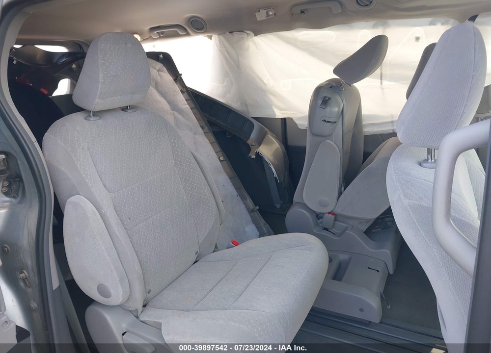 2017 TOYOTA SIENNA LE 8 PASSENGER VIN: 5TDKZ3DCXHS769585