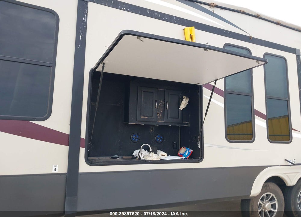 2018 FOREST RIVER SANDPIPER VIN: 4X4FSAN28JJ036495