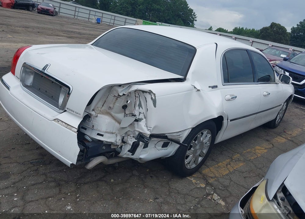 2009 LINCOLN TOWN CAR SIGNATURE LIMITED VIN: 2LNHM82V39X633794