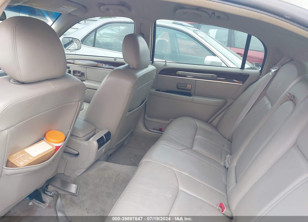 2009 LINCOLN TOWN CAR SIGNATURE LIMITED VIN: 2LNHM82V39X633794