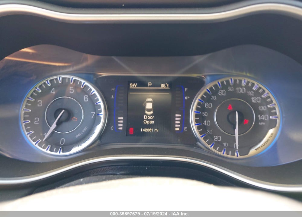 2015 CHRYSLER 200 LIMITED VIN: 1C3CCCAB5FN564037