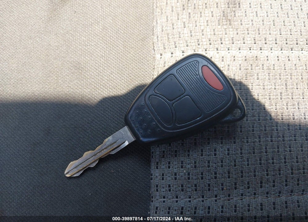 2008 JEEP LIBERTY VIN: 1J8GN58K08W103472