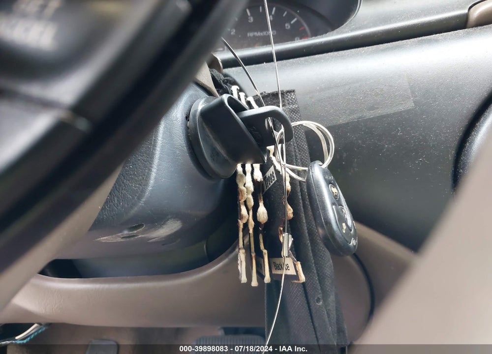 1998 FORD TAURUS LX/SE VIN: 1FAFP52U1WA135533
