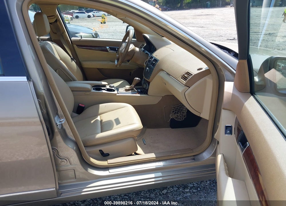 2008 MERCEDES-BENZ C 300 LUXURY/SPORT VIN: WDDGF54X18F051751