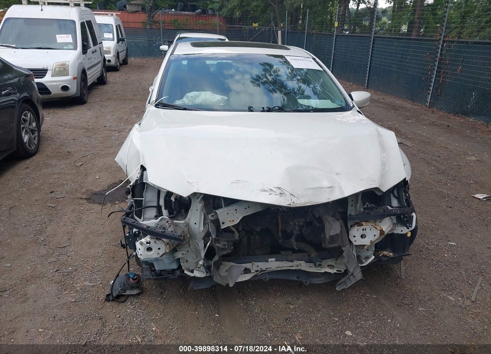 2014 ACURA ILX 2.4L VIN: 19VDE2E52EE000432