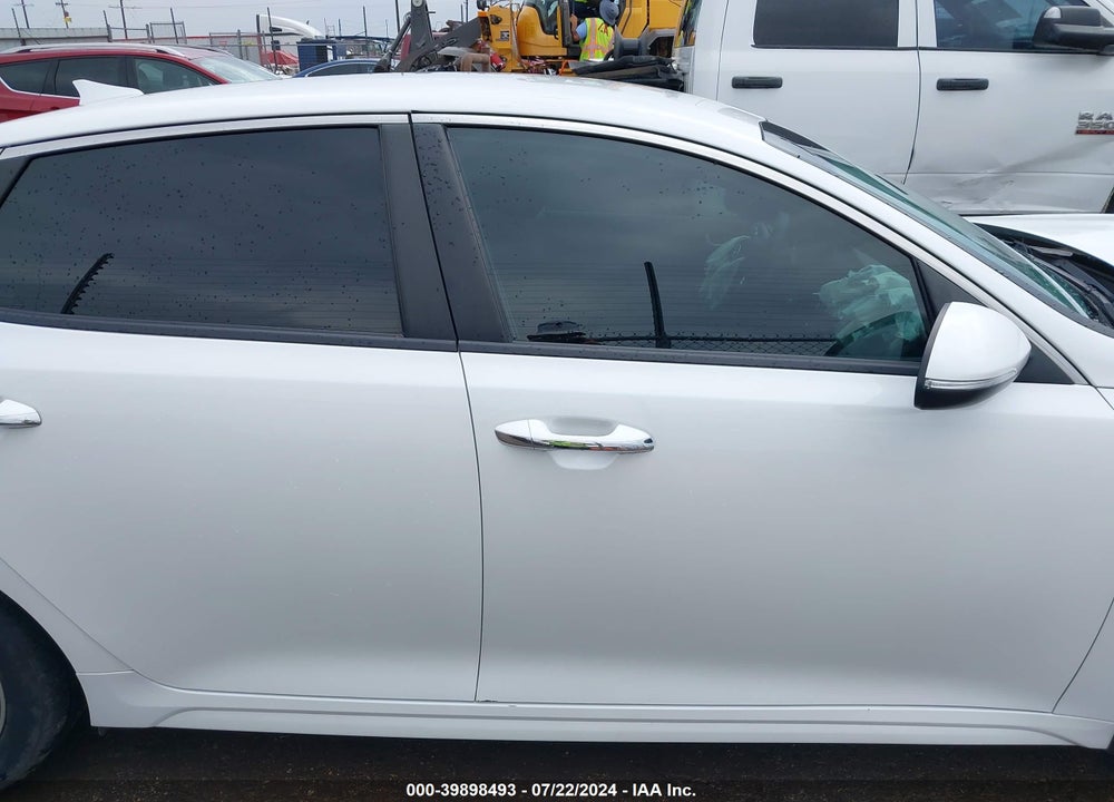 2019 KIA OPTIMA LX VIN: 5XXGT4L33KG374929