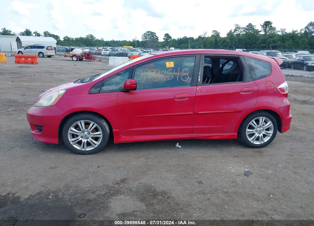 2010 HONDA FIT VIN: JHMGE8H49AC003483