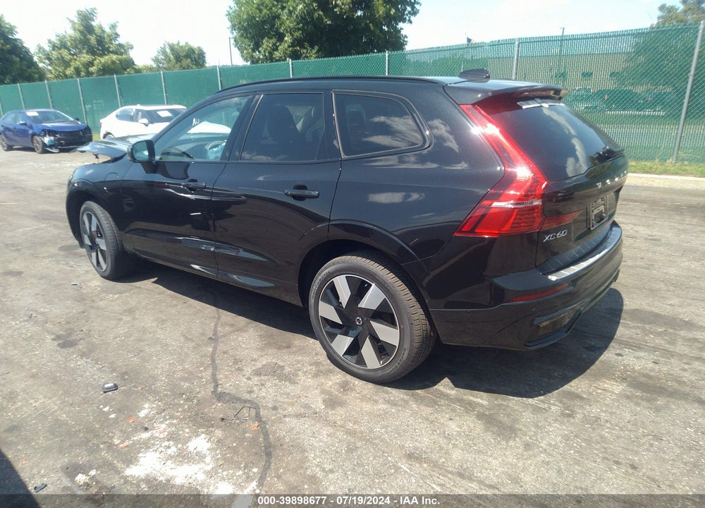 2024 VOLVO XC60 RECHARGE PLUG-IN HYBRID T8 PLUS DARK THEME VIN: YV4H60DL2R1907603