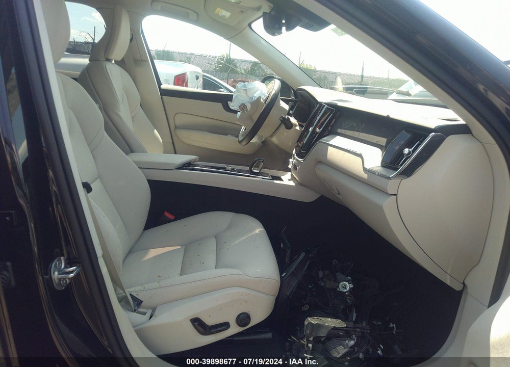 2024 VOLVO XC60 RECHARGE PLUG-IN HYBRID T8 PLUS DARK THEME VIN: YV4H60DL2R1907603