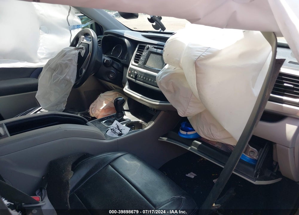 2019 TOYOTA HIGHLANDER LE VIN: 5TDZZRFHXKS294893