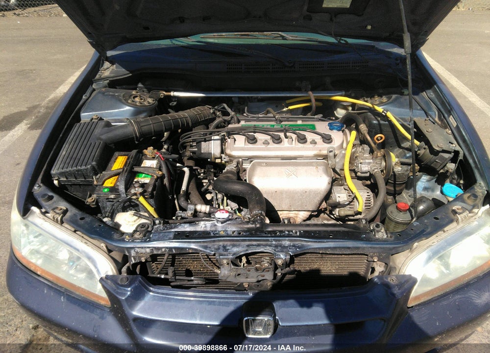 2000 HONDA ACCORD 2.3 LX VIN: 3HGCG6653YG705382