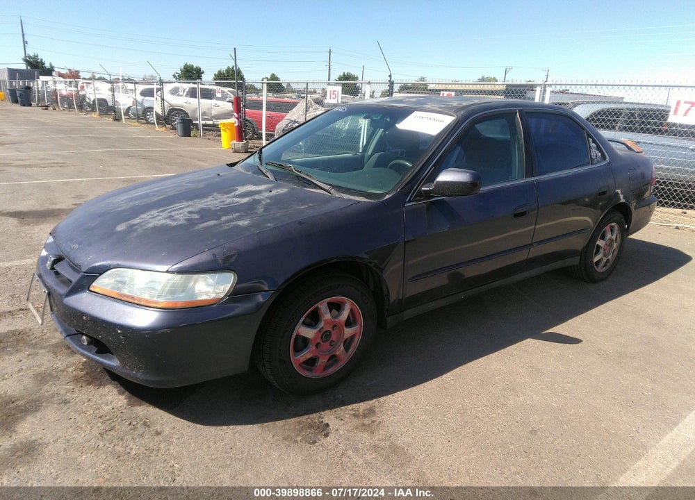 2000 HONDA ACCORD 2.3 LX VIN: 3HGCG6653YG705382