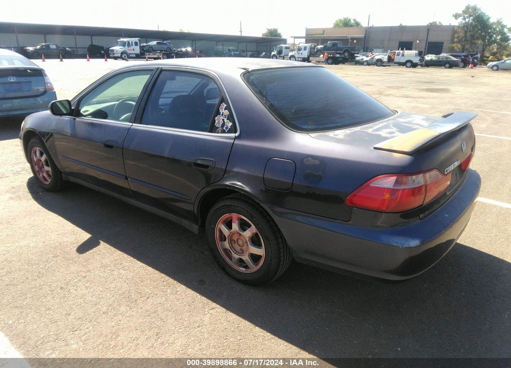 2000 HONDA ACCORD 2.3 LX VIN: 3HGCG6653YG705382