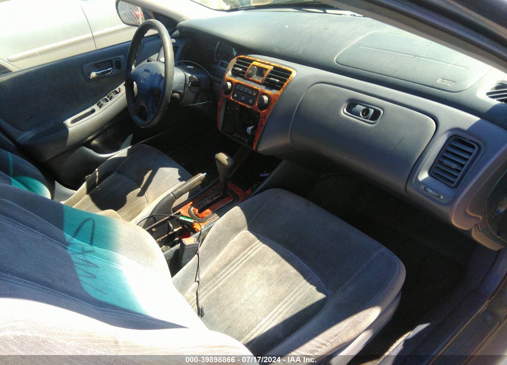 2000 HONDA ACCORD 2.3 LX VIN: 3HGCG6653YG705382