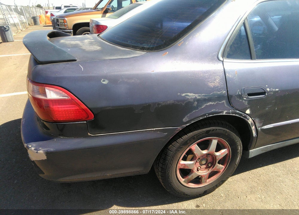 2000 HONDA ACCORD 2.3 LX VIN: 3HGCG6653YG705382