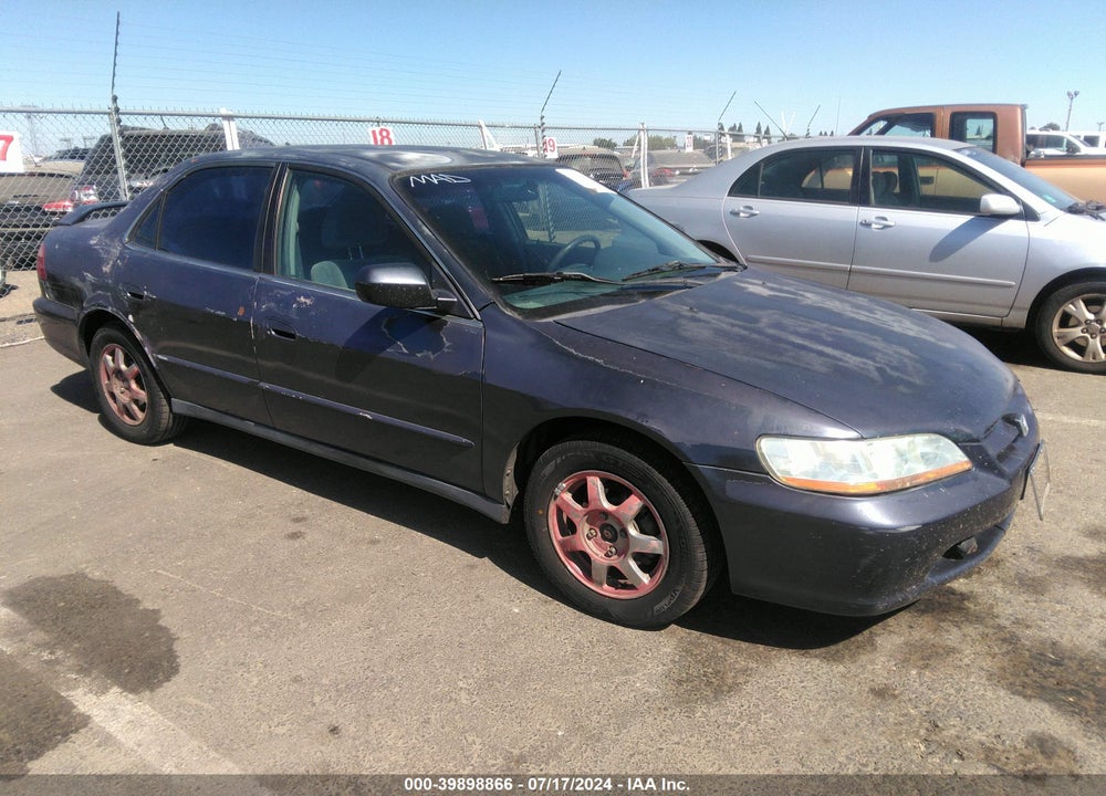 2000 HONDA ACCORD 2.3 LX VIN: 3HGCG6653YG705382