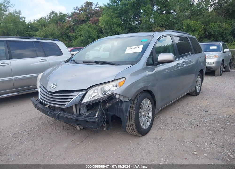 2017 TOYOTA SIENNA XLE PREMIUM 8 PASSENGER VIN: 5TDYZ3DC3HS801786