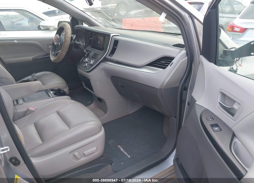 2017 TOYOTA SIENNA XLE PREMIUM 8 PASSENGER VIN: 5TDYZ3DC3HS801786