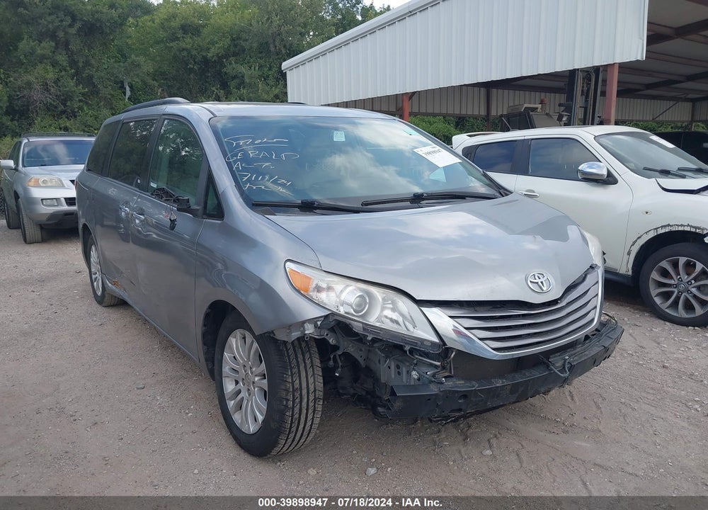 2017 TOYOTA SIENNA XLE PREMIUM 8 PASSENGER VIN: 5TDYZ3DC3HS801786